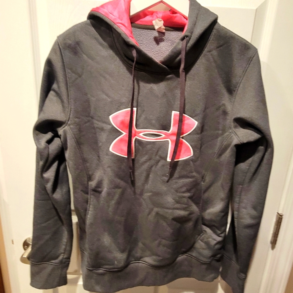 🎉SALE 5 for $15🎉Gray and pink Under Armour Hoodie. Very soft. Size medium